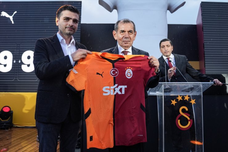 Galatasaray'da yeni sezon formaları tanıtıldı