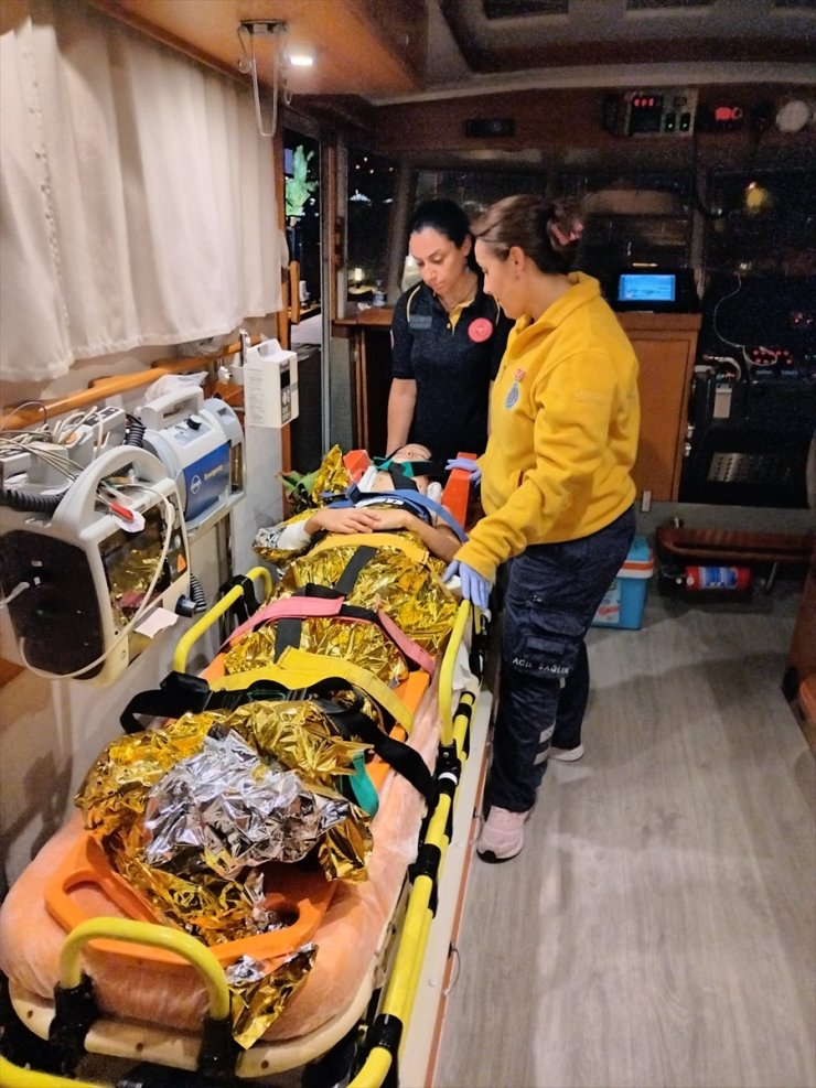 İstanköy Adası'nda yaralanan çocuk deniz ambulansıyla Bodrum'a nakledildi