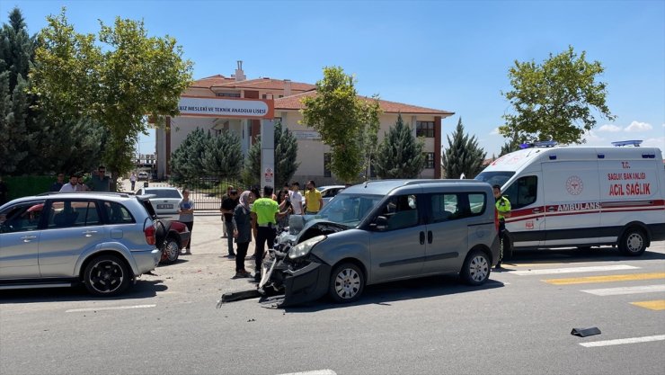 Aksaray'da trafik kazasında 3 kişi yaralandı