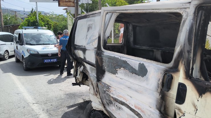 Kütahya'da küçük çocukların minibüsü yakması güvenlik kamerasında