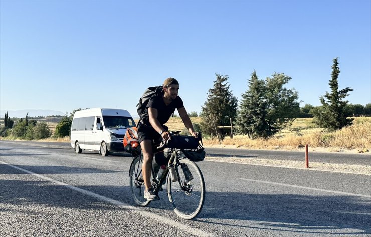 Almanya'dan baba ocağı Adıyaman'a bisikletle yolculuk hayalini gerçekleştirdi