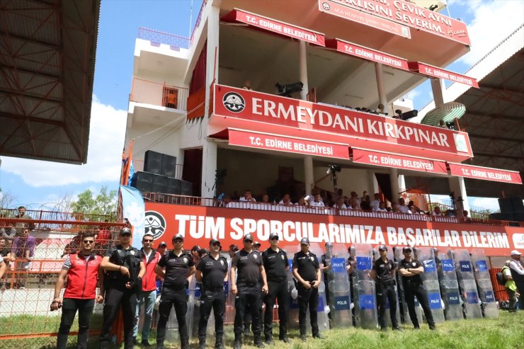 Kıkpınar'da polisin yoğun mesaisi sürüyor