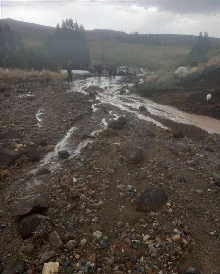 Muş'ta sele kapılan genç kız hayatını kaybetti