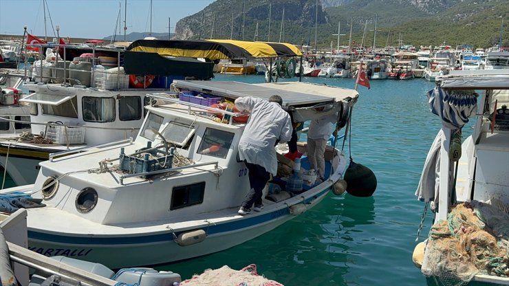 Antalya'da bir kişi teknede ölü bulundu