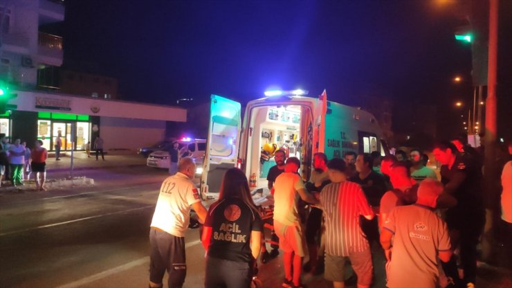 Adana'da otomobil ile motosikletin çarpışması sonucu 7 kişi yaralandı