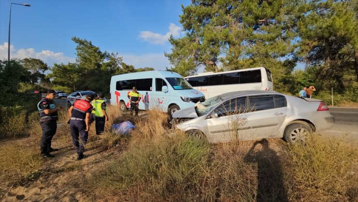 Antalya'da otobüsle çarpışan otomobilin sürücüsü öldü