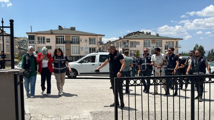 Burdur'da fuhuş operasyonunda 4 zanlı tutuklandı