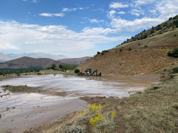 Erzincan'da sağanak nedeniyle bazı turistik işletmeleri su bastı