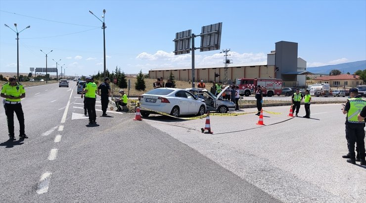 Kütahya'da trafik kazasında 1 kişi öldü, 2 kişi yaralandı