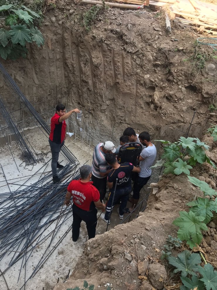 Mersin'de inşaat temel çukuruna düşen işçi yaralandı