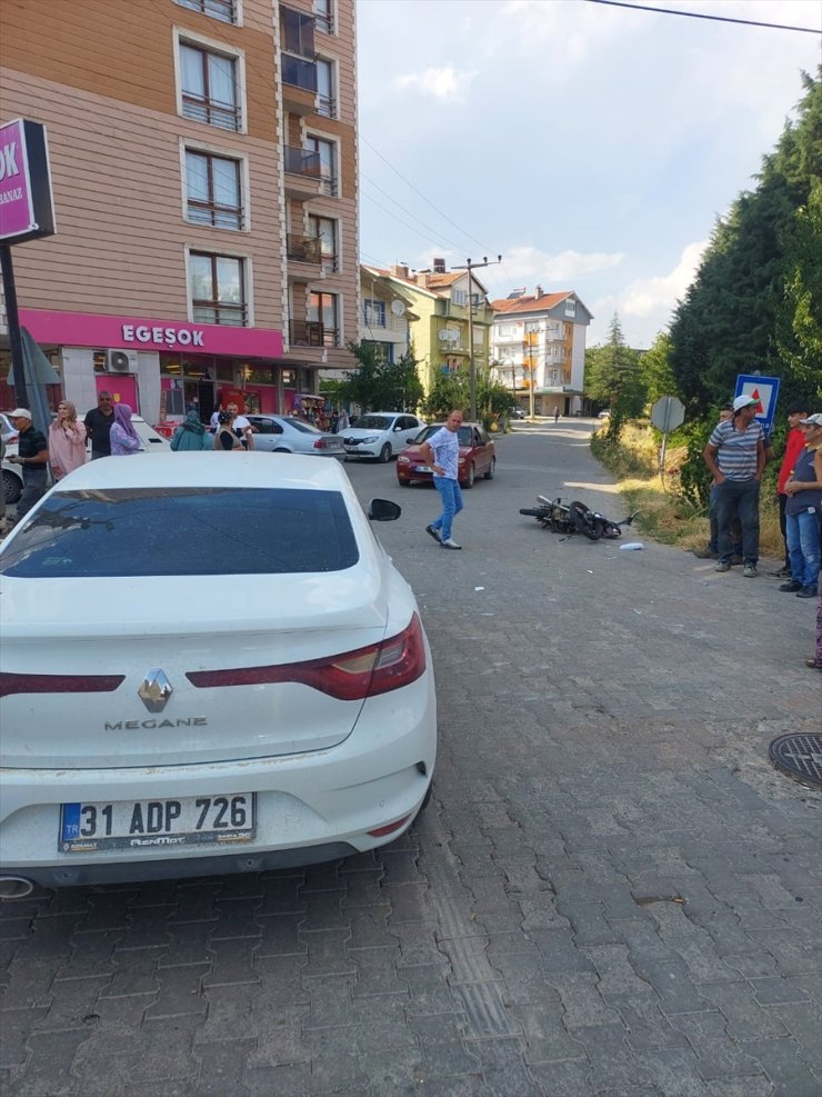 Uşak'ta otomobilin motosiklete çarpması sonucu 2 çocuk yaralandı