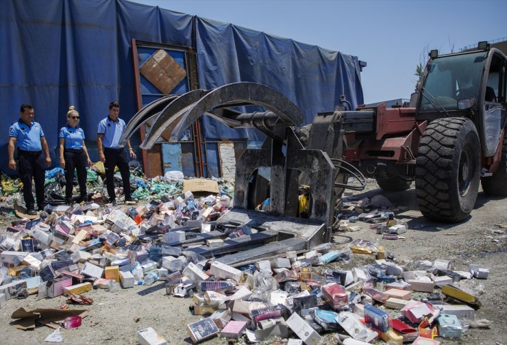 Antalya'da ele geçirilen 5 bin 807 sahte parfüm imha edildi