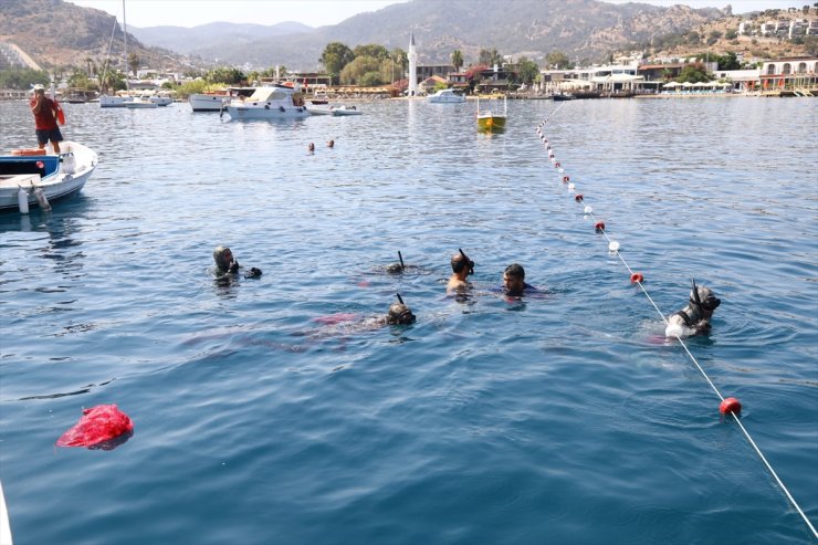 Bodrum'da dalgıçlar deniz dibinden 213 kilogram atık çıkardı