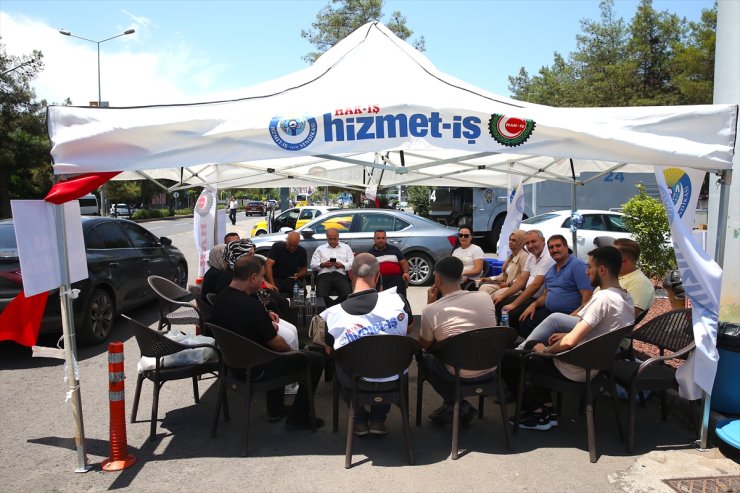 Diyarbakır'da bazı belediyelerde işten çıkarılan işçilerin eylemi sürüyor