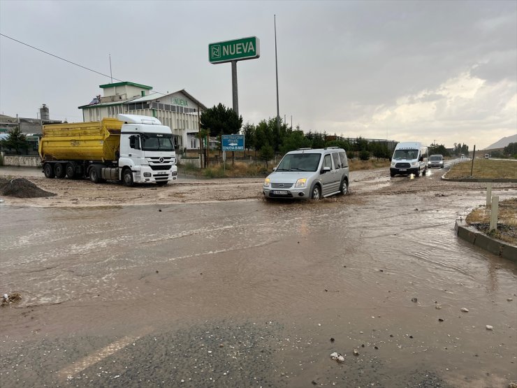 Nevşehir'de sağanak etkili oldu