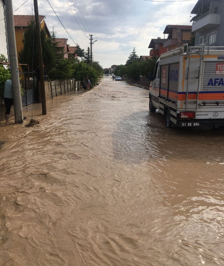 GÜNCELLEME - Niğde'de sağanak hayatı olumsuz etkiledi