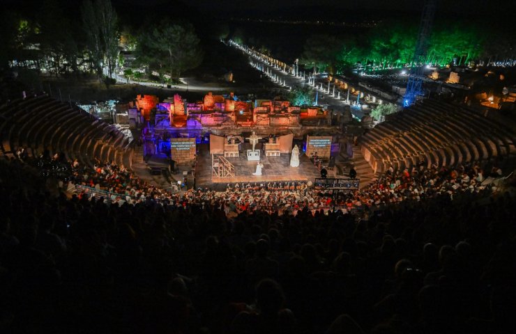 7. Uluslararası Efes Opera ve Bale Festivali'nde "Tosca" operası sahnelendi