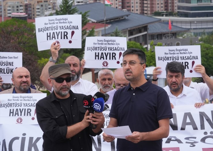 Bazı STK'lerden Tacikistan Büyükelçiliği önünde başörtüsü yasağı protestosu