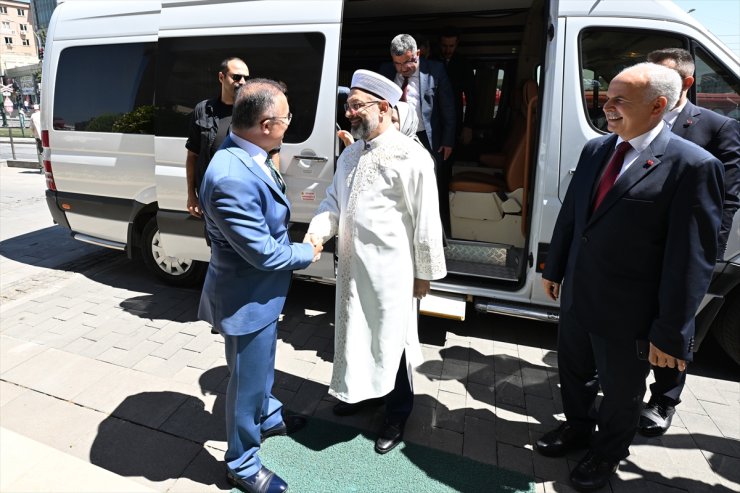 Diyanet İşleri Başkanı Erbaş Gaziantep'te temaslarda bulundu