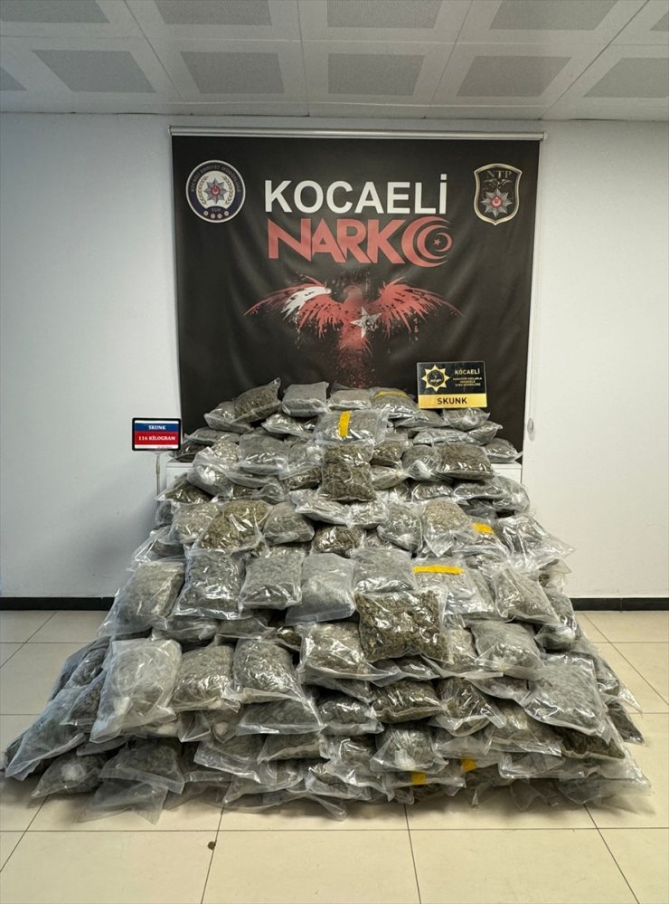 Kocaeli'de tırın dorsesinde 116 kilogram sentetik uyuşturucu ele geçirildi