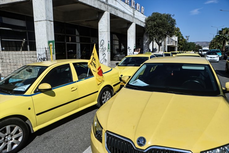 Yunanistan'ın başkenti Atina'da taksiciler 24 saatlik grev başlattı