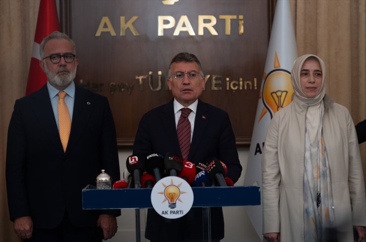 AK Parti, sahipsiz hayvanlara ilişkin kanun teklifini TBMM Başkanlığına sundu