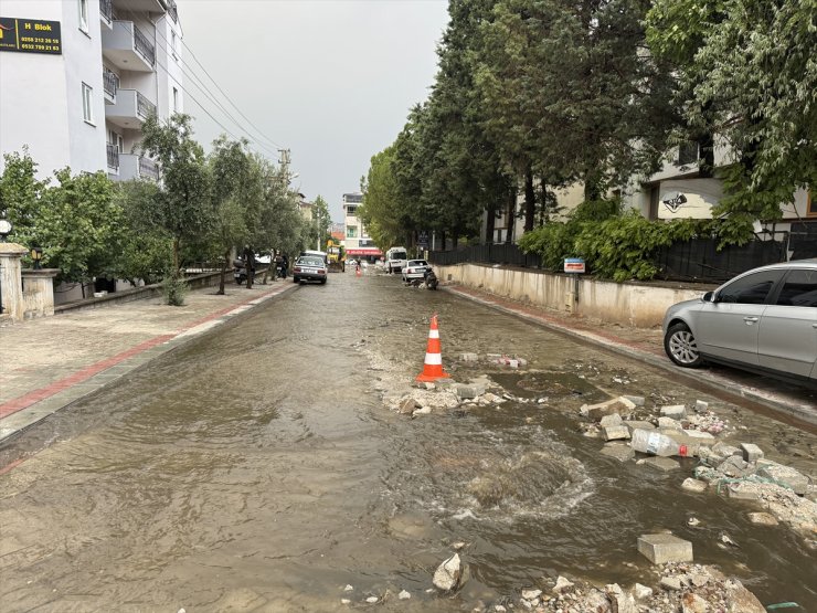 Denizli'de sağanak hayatı olumsuz etkiledi