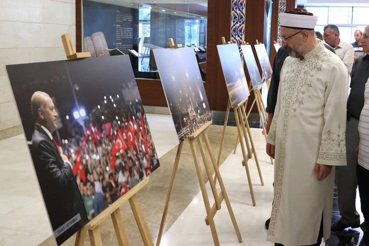 Diyanet İşleri Başkanı Erbaş, 15 Temmuz temalı fotoğraf sergisinin açılışını yaptı