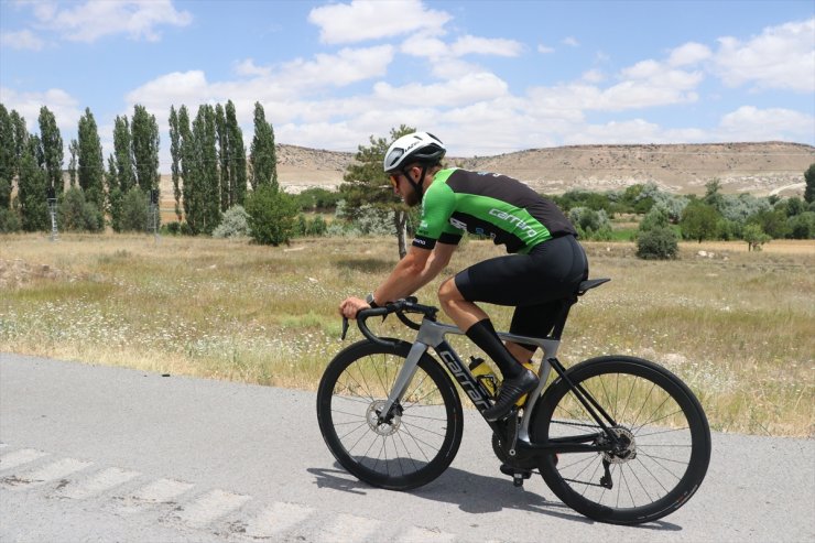 Milli bisikletçi, Türkiye'ye ilki yaşatmak için Paris 2024'te pedal çevirecek