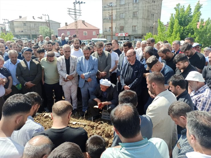 Silahlı saldırıda ölen Yüksekova TSO Meclis Başkanı Sevi, son yolculuğuna uğurlandı