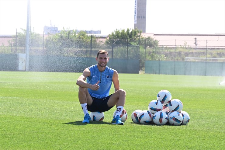 Trabzonspor'un yeni transferi Barisic, Macaristan kampında açıklamalarda bulundu: