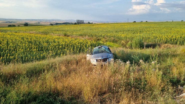 Çorum'da şarampole devrilen otomobildeki 2 kişi öldü, 2 kişi yaralandı