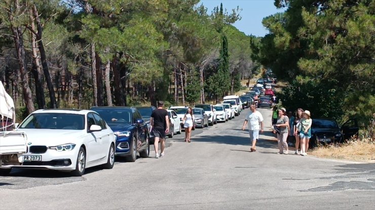 Gökçeada ve Bozcaada feribotlarında yoğunluk yaşanıyor