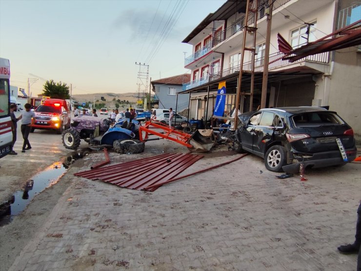 GÜNCELLEME - Malatya'da zincirleme kazada 4 kişi yaralandı