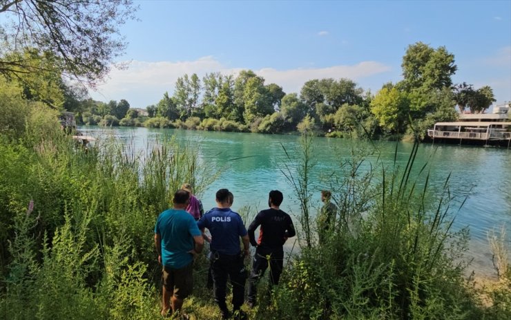 Antalya'da yüzmek için ırmağa giren kişi boğuldu