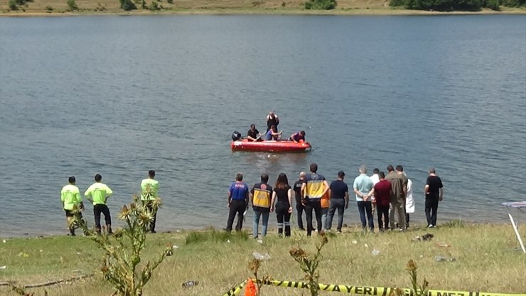 Bilecik'te baraja düşen otomobildeki 4 yaşındaki çocuk öldü