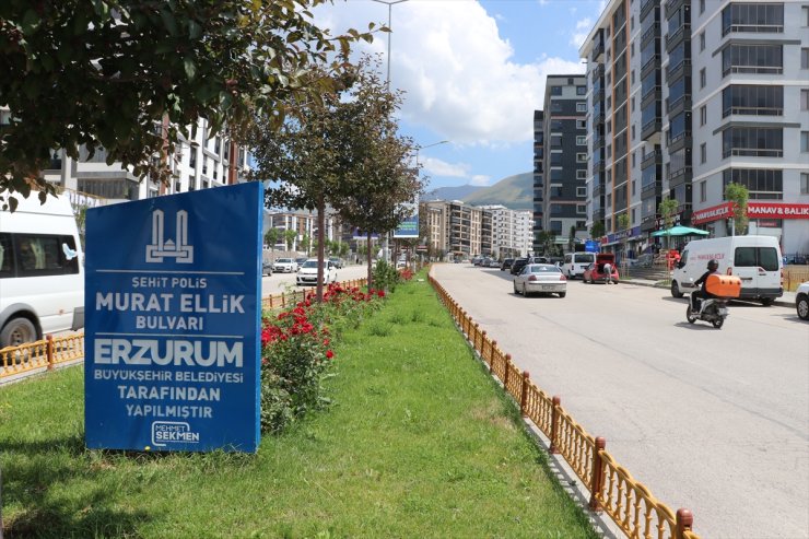 Erzurum'da 15 Temmuz şehitlerinin adları okullardan camilere birçok yerde yaşatılıyor