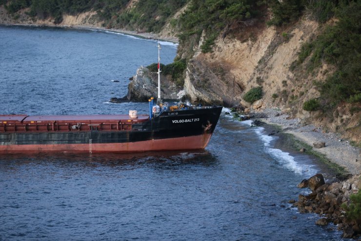 GÜNCELLEME - Mudanya ilçesinde kargo gemisi karaya oturdu