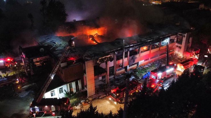 Sakarya'da fabrikada çıkan yangın kontrol altına alındı