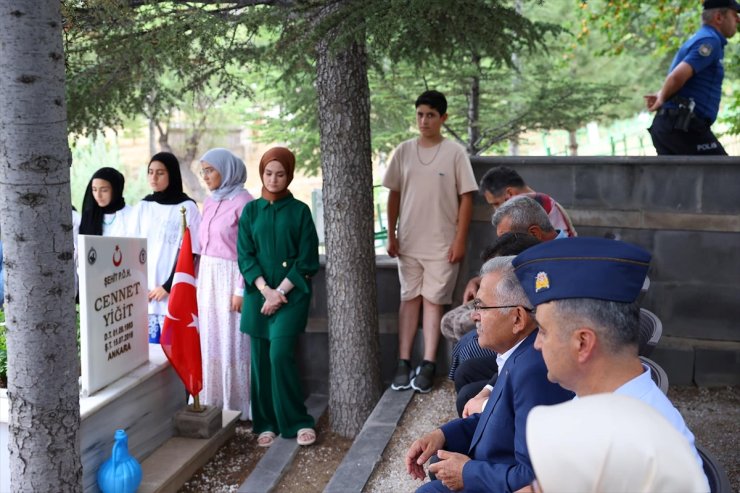 15 Temmuz şehidi komiser yardımcısı Cennet Yiğit, kabri başında anıldı