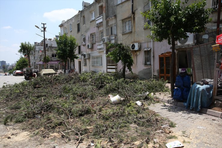 Adana'daki fırtınanın etkisi güvenlik kamerasınca görüntülendi