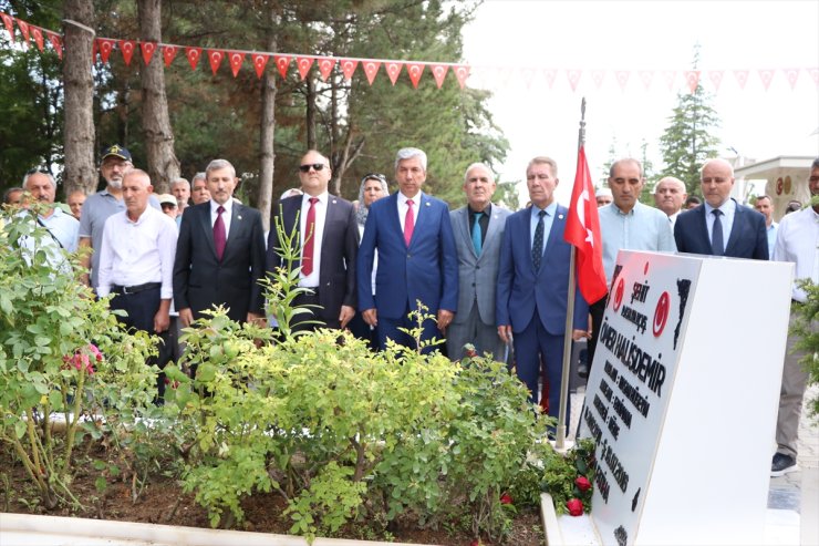 Emekli astsubaylardan şehit Ömer Halisdemir'in mezarına ziyaret