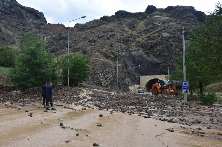 Gümüşhane'de sağanak etkili oldu