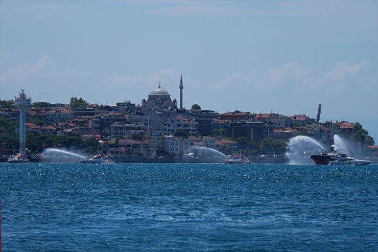 Kıyı Emniyeti, şehit ve gaziler anısına deniz araçlarıyla Boğaz'da saygı seyri yaptı