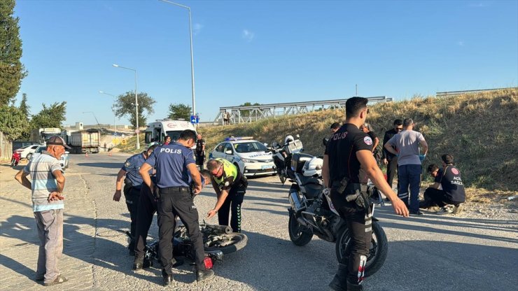 Edirne'de iki motosikletin çarpışması sonucu sürücüleri yaralandı