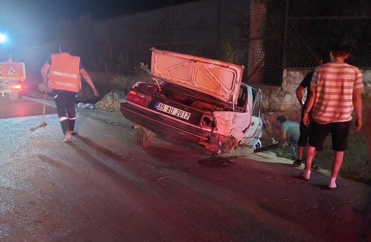 İzmir'de takla atan otomobilin sürücüsü yaralandı