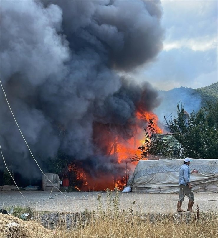 Muğla'da yangın çıkan ev kullanılamaz hale geldi