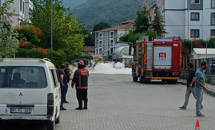 Sakarya'da oksijen yüklü tankerde sızıntı ekipleri harekete geçirdi