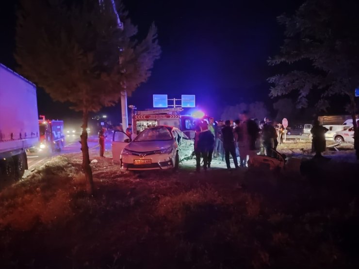 Adıyaman'da tır ile otomobil çarpıştı, 1 kişi öldü 3 kişi yaralandı