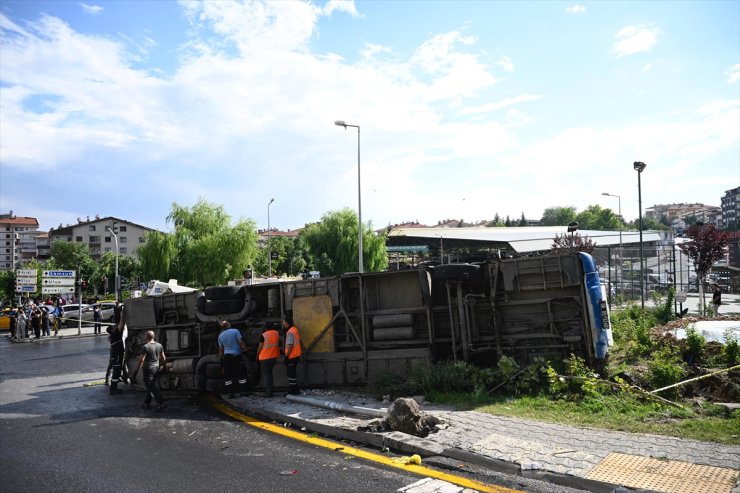 Ankara'da EGO otobüsünün devrilmesi sonucu 5 kişi yaralandı